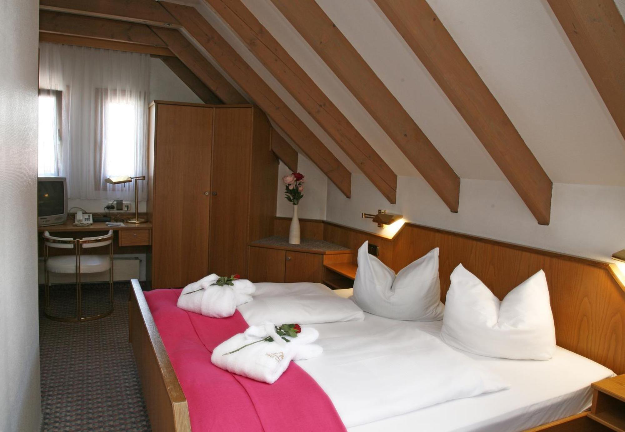 Hotel Mohren Ochsenhausen Bagian luar foto