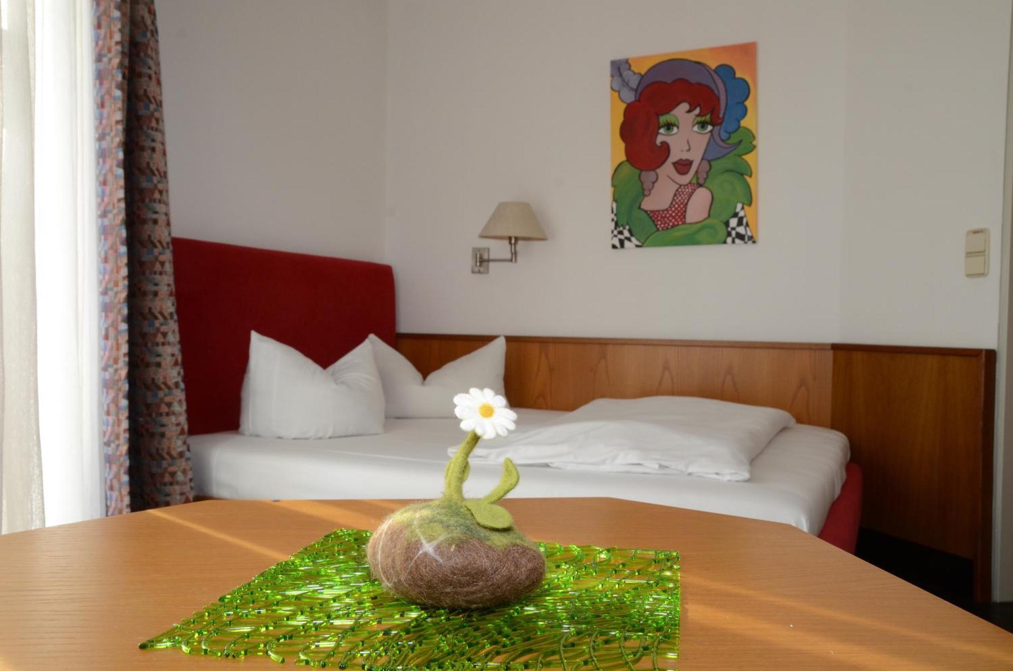 Hotel Mohren Ochsenhausen Bagian luar foto